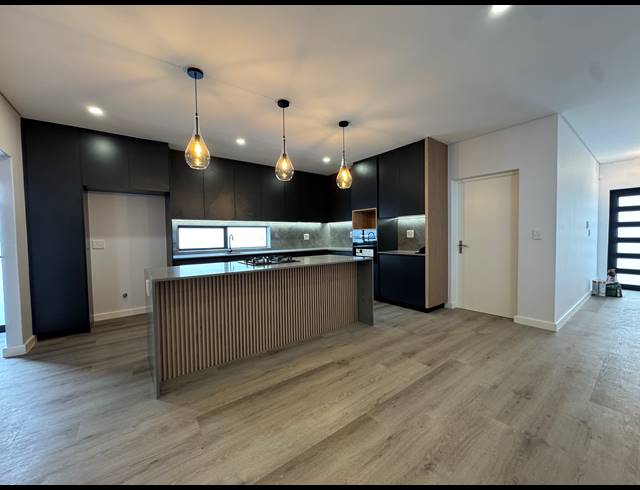 4 BEDROOM HOUSE FOR SALE IN SANDOWN